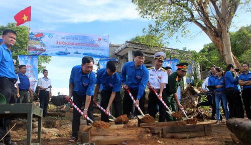 Lễ khởi công công trình cột cờ Tổ quốc tại đảo Thổ Chu- Ảnh: Tuổi trẻ